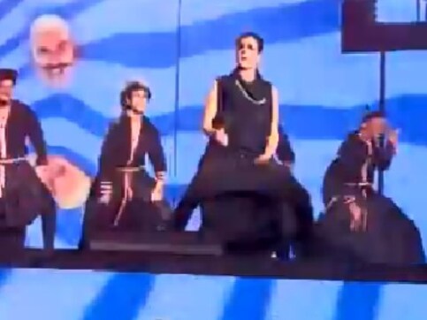 Filmfare Awards 2020 highlights: Akshay Kumar performs to 'Laal Ghagra'; Ranveer Singh, Siddhant Chaturvedi reunite onstage Filmfare Awards 2020 highlights: Akshay Kumar performs to 'Laal Ghagra'; Ranveer Singh, Siddhant Chaturvedi reunite onstage
