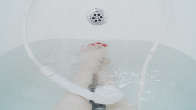 Bathing during winters: Right water temperature, correct frequency, other essential facts and tips you must know Bathing during winters: Right water temperature, correct frequency, other essential facts and tips you must know