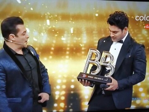 Sidharth Shukla wins Bigg Boss 13; Asim Riaz, Shehnaaz Gill declared runner ups and Paras Chhabra walks away with Rs 10 lakh Sidharth Shukla wins Bigg Boss 13; Asim Riaz, Shehnaaz Gill declared runner ups and Paras Chhabra walks away with Rs 10 lakh