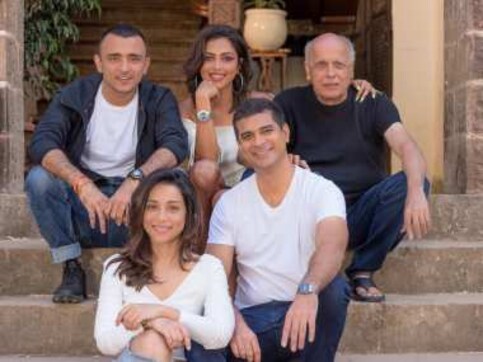 Mahesh Bhatt’s yet-untitled web series, starring Tahir Raj Bhasin, Amala Paul, Amrita Puri, goes on floors Mahesh Bhatt’s yet-untitled web series, starring Tahir Raj Bhasin, Amala Paul, Amrita Puri, goes on floors