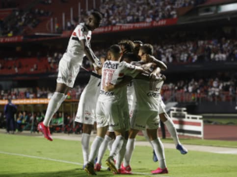 Coronavirus pandemic: Brazil slow to impose restrictions on large gatherings at sporting events Coronavirus pandemic: Brazil slow to impose restrictions on large gatherings at sporting events