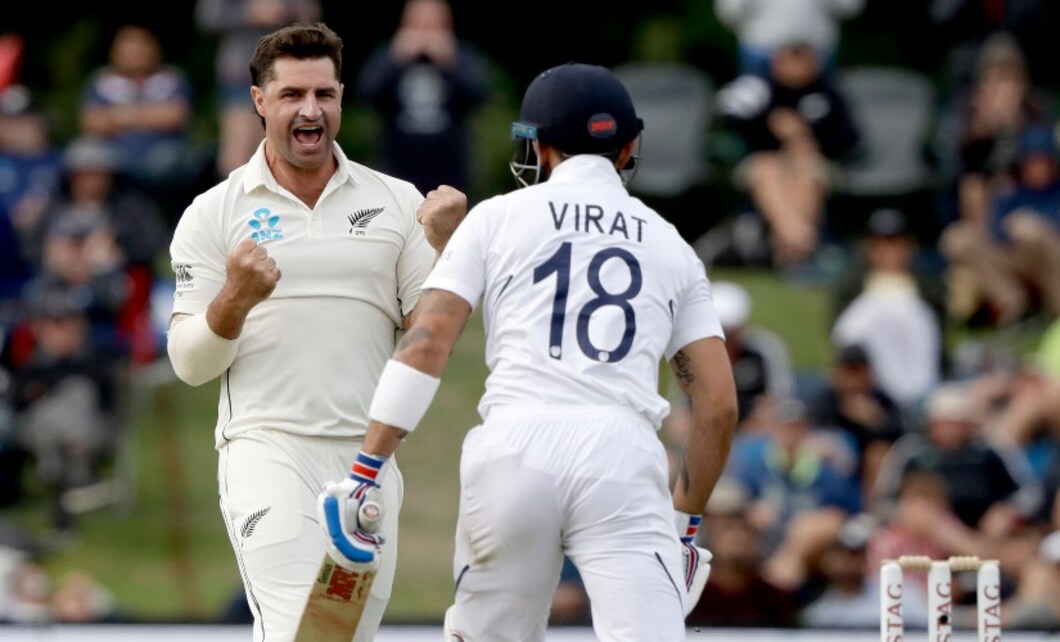 New Zealand's Colin de Grandhomme, left, celebrates after dismissing India's Virat Kohli during play on day two of the second Test between New Zealand and India. Kohli was dismissed for 14 from 30 deliveries. AP New Zealand's Colin de Grandhomme, left, celebrates after dismissing India's Virat Kohli during play on day two of the second Test between New Zealand and India. Kohli was dismissed for 14 from 30 deliveries. AP