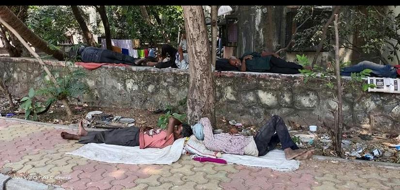 The plight of migrant labourers has been splashed across print and TV media. Image procured by author.