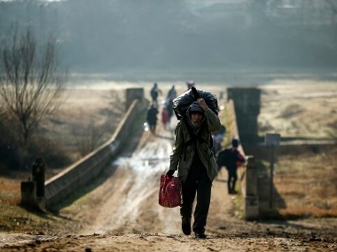 Turkish troops shoot down two Syrian warplanes, escalating conflict; thousands wait at Turkey’s western border to attempt passage to Greece Turkish troops shoot down two Syrian warplanes, escalating conflict; thousands wait at Turkey’s western border to attempt passage to Greece