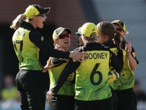 ICC Women's T20 World Cup 2020: Beth Mooney’s fifty powers Australia to semi-finals with narrow win over New Zealand ICC Women's T20 World Cup 2020: Beth Mooney’s fifty powers Australia to semi-finals with narrow win over New Zealand