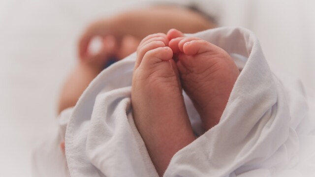 Newborn baby in London becomes youngest person to be infected with coronavirus Newborn baby in London becomes youngest person to be infected with coronavirus