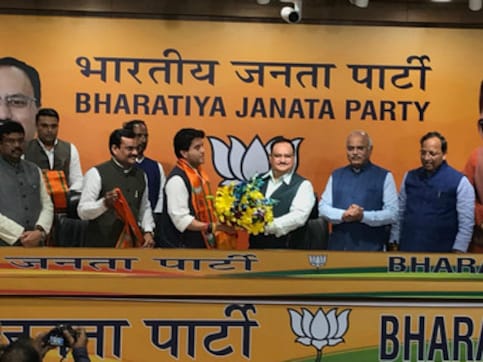 Jyotiraditya Scindia joins BJP: Congress may point fingers at saffron party, but Madhya Pradesh imbroglio is primarily a self-goal Jyotiraditya Scindia joins BJP: Congress may point fingers at saffron party, but Madhya Pradesh imbroglio is primarily a self-goal