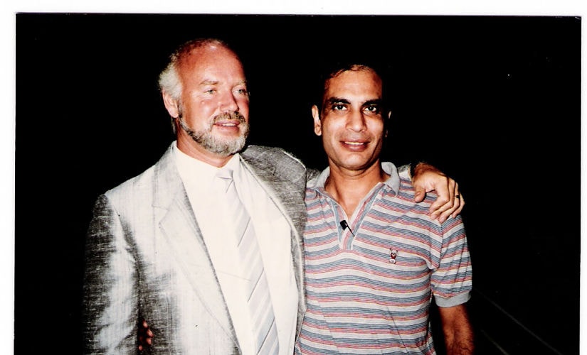 Dinesh Khanna with Erland Kps. Image procured by Shirish Nadkarni.