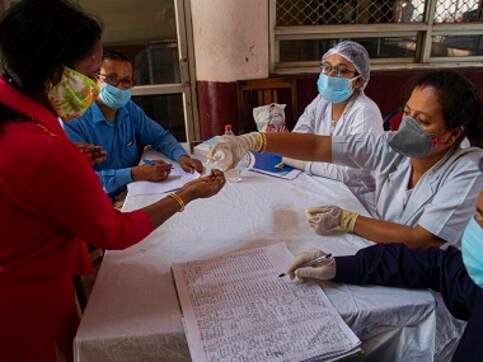 Coronavirus Outbreak Highlights: Maharashtra reports 729 new COVID-19 cases, 31 deaths; confirmed infections jump to 9,318, toll at 400 Coronavirus Outbreak Highlights: Maharashtra reports 729 new COVID-19 cases, 31 deaths; confirmed infections jump to 9,318, toll at 400