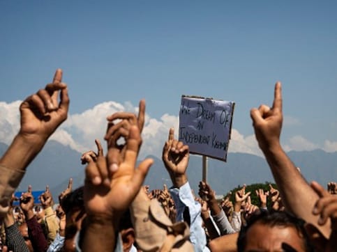 Reportage of sparse policing in Alaska villages wins Pulitzer Prize; coverage of Kashmir clampdown, Hong Kong protests gets photography awards Reportage of sparse policing in Alaska villages wins Pulitzer Prize; coverage of Kashmir clampdown, Hong Kong protests gets photography awards