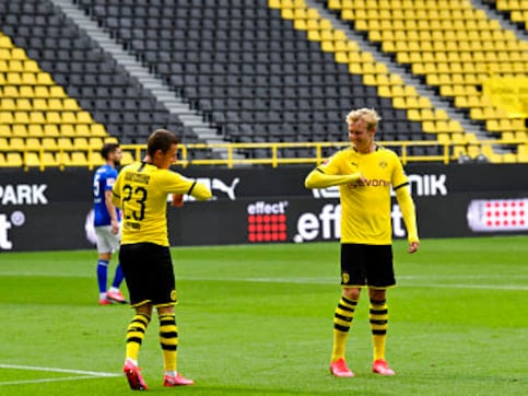 Bundesliga returns with fist-bump celebrations and masks as Borussia Dortmund slam four past Schalke Bundesliga returns with fist-bump celebrations and masks as Borussia Dortmund slam four past Schalke