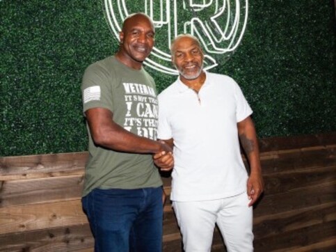 After Mike Tyson, former heavyweight champion Evander Holyfield teases fans by releasing training video After Mike Tyson, former heavyweight champion Evander Holyfield teases fans by releasing training video