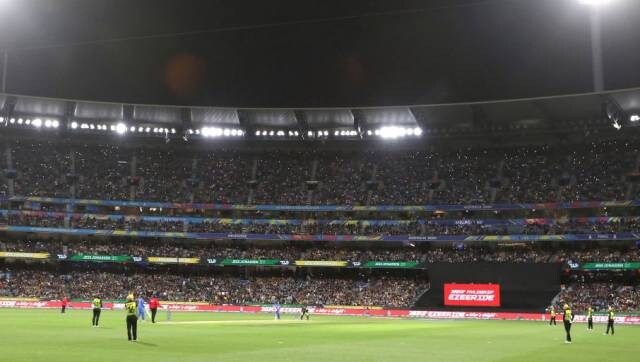 Aussie Rules match in Melbourne attracts 'record' pandemic crowd of 78,000
