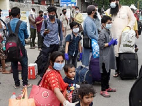 Scores of passengers reaching New Delhi station left stranded with no buses or cabs available for journey home Scores of passengers reaching New Delhi station left stranded with no buses or cabs available for journey home