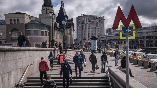 Vladimir Putin speaks, officials shrug and doctors are caught in the middle of Russia's spiralling coronavirus crisis Vladimir Putin speaks, officials shrug and doctors are caught in the middle of Russia's spiralling coronavirus crisis
