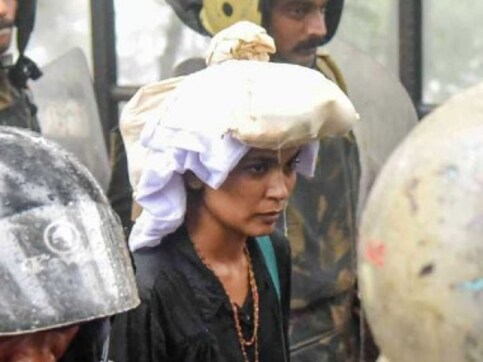 BSNL orders compulsory retirement of woman employee for trying to enter Sabarimala temple, 'outraging religious sentiments' through FB posts BSNL orders compulsory retirement of woman employee for trying to enter Sabarimala temple, 'outraging religious sentiments' through FB posts