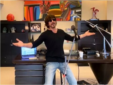 Watch: Shah Rukh Khan sings about surviving lockdown in 'Sab Sahi Ho Jayega' for I For India virtual concert Watch: Shah Rukh Khan sings about surviving lockdown in 'Sab Sahi Ho Jayega' for I For India virtual concert