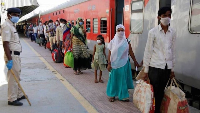 Railways accuses Maharashtra govt of politicising Shramik trains; claims despite trains being ready, passengers were not available Railways accuses Maharashtra govt of politicising Shramik trains; claims despite trains being ready, passengers were not available