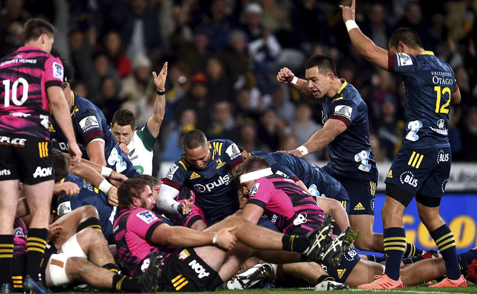 The Highlanders celebrate after scoring their first try. Mitchell Hunt's Highlanders, the home team, beat the Hamilton-based Chiefs 28-27 in a match which had a thrilling finish. AP The Highlanders celebrate after scoring their first try. Mitchell Hunt's Highlanders, the home team, beat the Hamilton-based Chiefs 28-27 in a match which had a thrilling finish. AP
