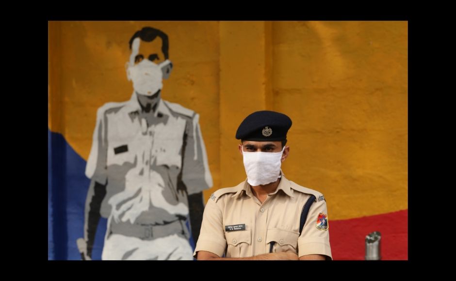The mural was completed over the course of 15 days. Set against a colourful background, Do’s monochromatic subjects stand out while everyone is shown engrossed in their respective job. The mural was completed over the course of 15 days. Set against a colourful background, Do’s monochromatic subjects stand out while everyone is shown engrossed in their respective job.