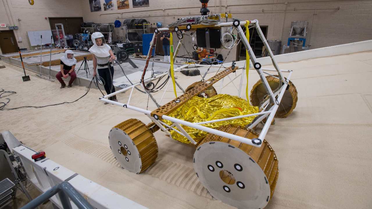 An engineering model of the Volatiles Investigating Polar Exploration Rover, or VIPER, is tested in the Simulated Lunar Operations Laboratory at NASA’s Glenn Research Center in Cleveland, Ohio. Image credit: NASA / Bridget Caswell, Alcyon Technical Services