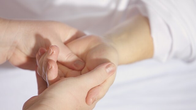 Top baby oils for your baby’s sensitive skin Top baby oils for your baby’s sensitive skin