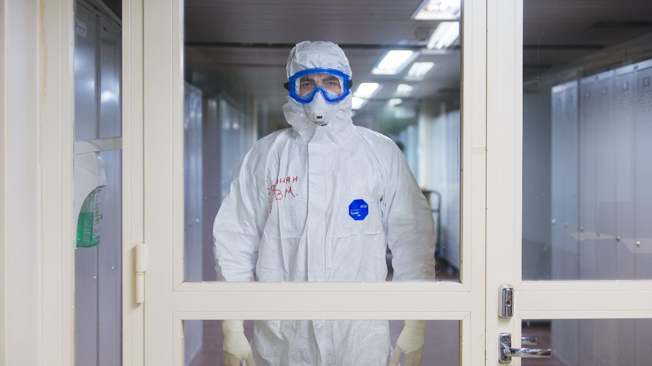 A healthcare worker wearing his Personal Protective Equipment