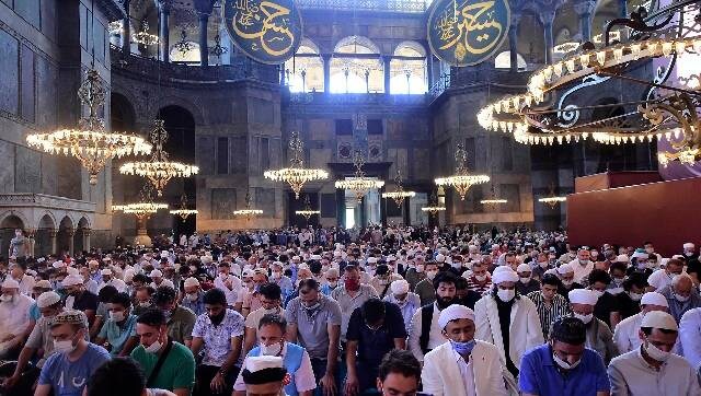 Thousands participate in first Muslim prayers at Istanbul's Hagia Sophia in 86 years Thousands participate in first Muslim prayers at Istanbul's Hagia Sophia in 86 years