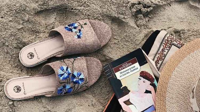 Top fashionable slippers for women Top fashionable slippers for women