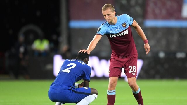 Premier League: Chelsea, Leicester losses open up Champions League chase; Arsenal register big win over Norwich Premier League: Chelsea, Leicester losses open up Champions League chase; Arsenal register big win over Norwich