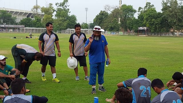 Players need to inspire each other in absence of spectators, says Pakistan spin bowling coach Mushtaq Ahmed Players need to inspire each other in absence of spectators, says Pakistan spin bowling coach Mushtaq Ahmed