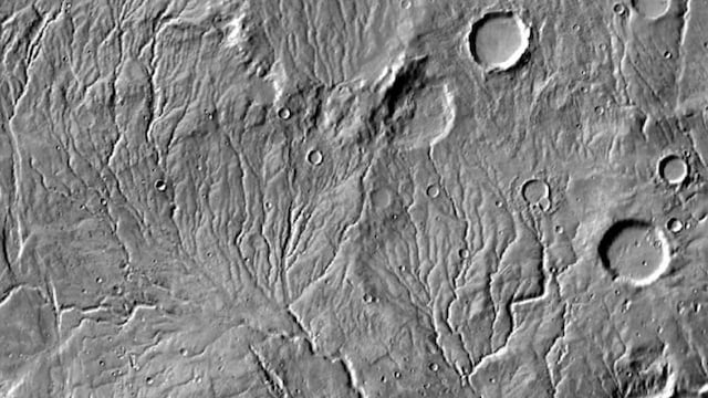 Scars on Mars may have formed by melting below glaciers and not flowing rivers, new study suggests Scars on Mars may have formed by melting below glaciers and not flowing rivers, new study suggests