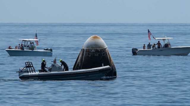 US astronauts become the first to fly to orbit and return in commercial crew capsule by SpaceX US astronauts become the first to fly to orbit and return in commercial crew capsule by SpaceX