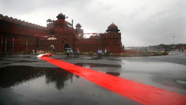 Bird Flu: Red Fort shut for public till 26 January after sample of dead crow tests positive Bird Flu: Red Fort shut for public till 26 January after sample of dead crow tests positive