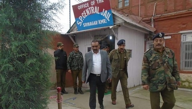 Overcrowded prisons in Kashmir turn into COVID-19 epicentres: 35 fresh cases reported in Srinagar jail Overcrowded prisons in Kashmir turn into COVID-19 epicentres: 35 fresh cases reported in Srinagar jail
