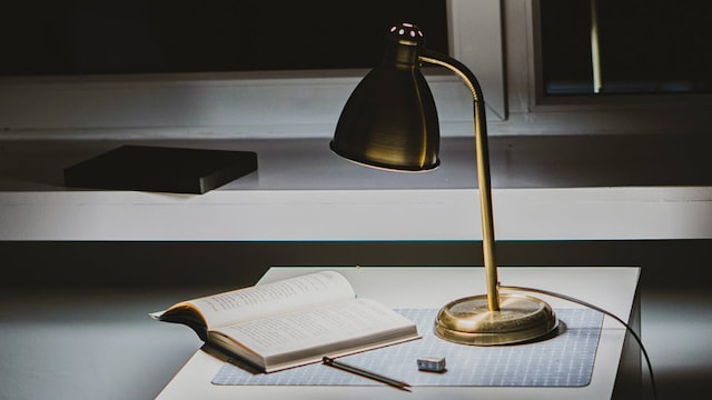 Top desk lamps for easy reading Top desk lamps for easy reading