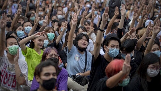 Thailand protests: Authorities seek to censor media coverage of student demonstrations, ban messaging app