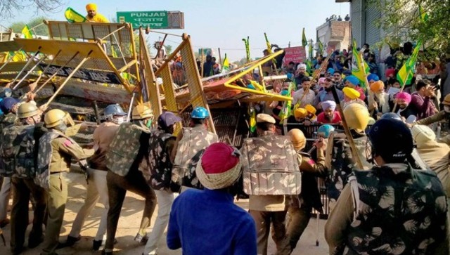 Police try to stop farmers as they arrive at the Dabwali border of Punjab and Haryana during their 'Delhi Chalo' protest against Centre's new farm laws, in Haryana's Sirsa district. PTI Police try to stop farmers as they arrive at the Dabwali border of Punjab and Haryana during their 'Delhi Chalo' protest against Centre's new farm laws, in Haryana's Sirsa district. PTI