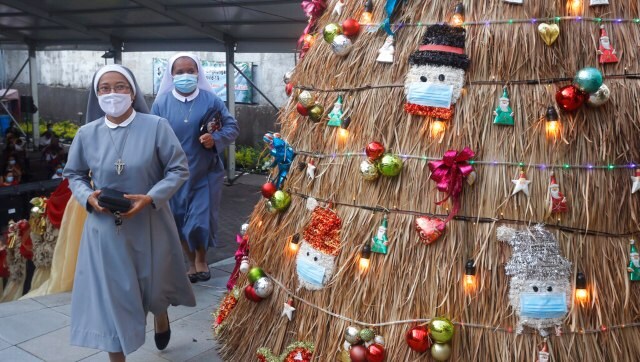 Christmas 2020: Small gatherings, prayers with masks; COVID-19 pandemic shadows celebrations Christmas 2020: Small gatherings, prayers with masks; COVID-19 pandemic shadows celebrations