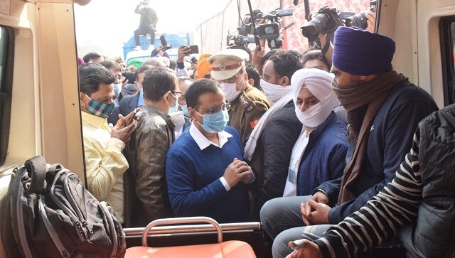 Delhi chief minister Arvind Kejriwal on Monday morning visited the Singhu border, and reviewed arrangements made for the protesting farmers by the city government. The visit comes a day after the AAP extended its support to the 'Bharat Bandh' called by the farmers. The Congress, TRS, DMK, NCP, and TMC are among other political parties that have extended support to the strike. Image credits: Twitter@Arvind Kejriwal