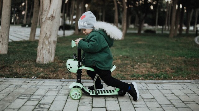 Scooters for young children to ride indoors and outdoors Scooters for young children to ride indoors and outdoors