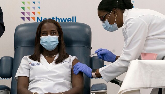 New York nurse becomes first US citizen to receive COVID-19 vaccine as largest rollout in country's history begins New York nurse becomes first US citizen to receive COVID-19 vaccine as largest rollout in country's history begins