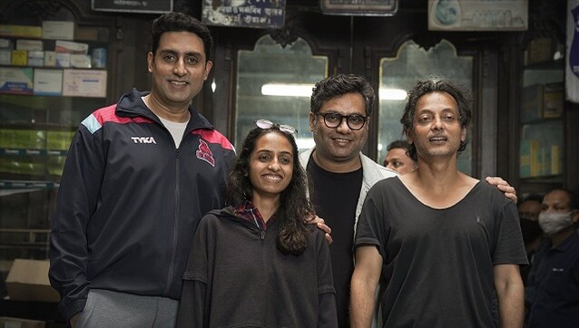 Abhishek Bachchan wraps up Bob Biswas shoot in Kolkata, producer Shah Rukh Khan announces on Twitter Abhishek Bachchan wraps up Bob Biswas shoot in Kolkata, producer Shah Rukh Khan announces on Twitter