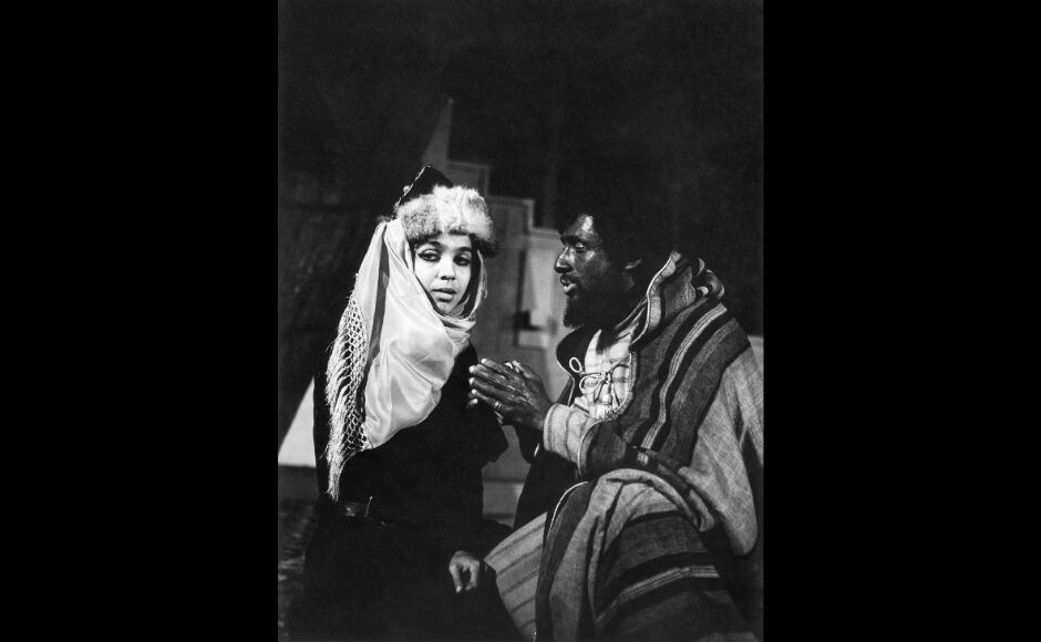 Scene from <em>Sultan Razia</em>, 1974, written by Balwant Gargi and directed by Ebrahim Alkazi. In the picture above, we see Rohini Hattangadi as Razia and Naseeruddin Shah as Jamaluddin Yakut in the NSD production staged at the Purana Qila in Delhi.