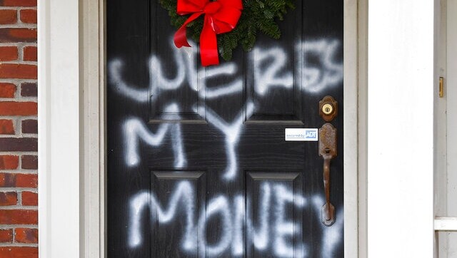 Mitch McConnell, Nancy Pelosi's homes vandalised after US Congress fails to approve $2,000 stimulus checks Mitch McConnell, Nancy Pelosi's homes vandalised after US Congress fails to approve $2,000 stimulus checks