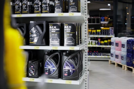 Car oils to keep your engine running smoothly Car oils to keep your engine running smoothly