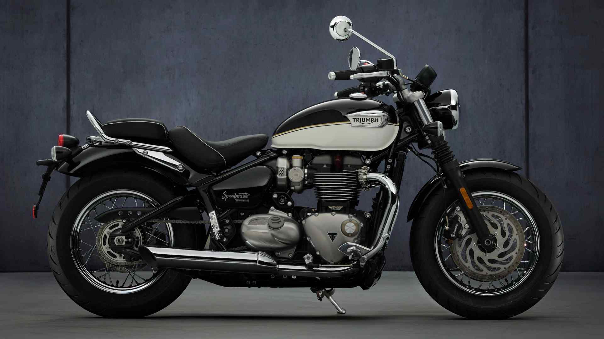 New for the 2021 Triumph Speedmaster are a fatter 47mm Showa fork and 'comfort' seats. Image: Triumph Motorcycles