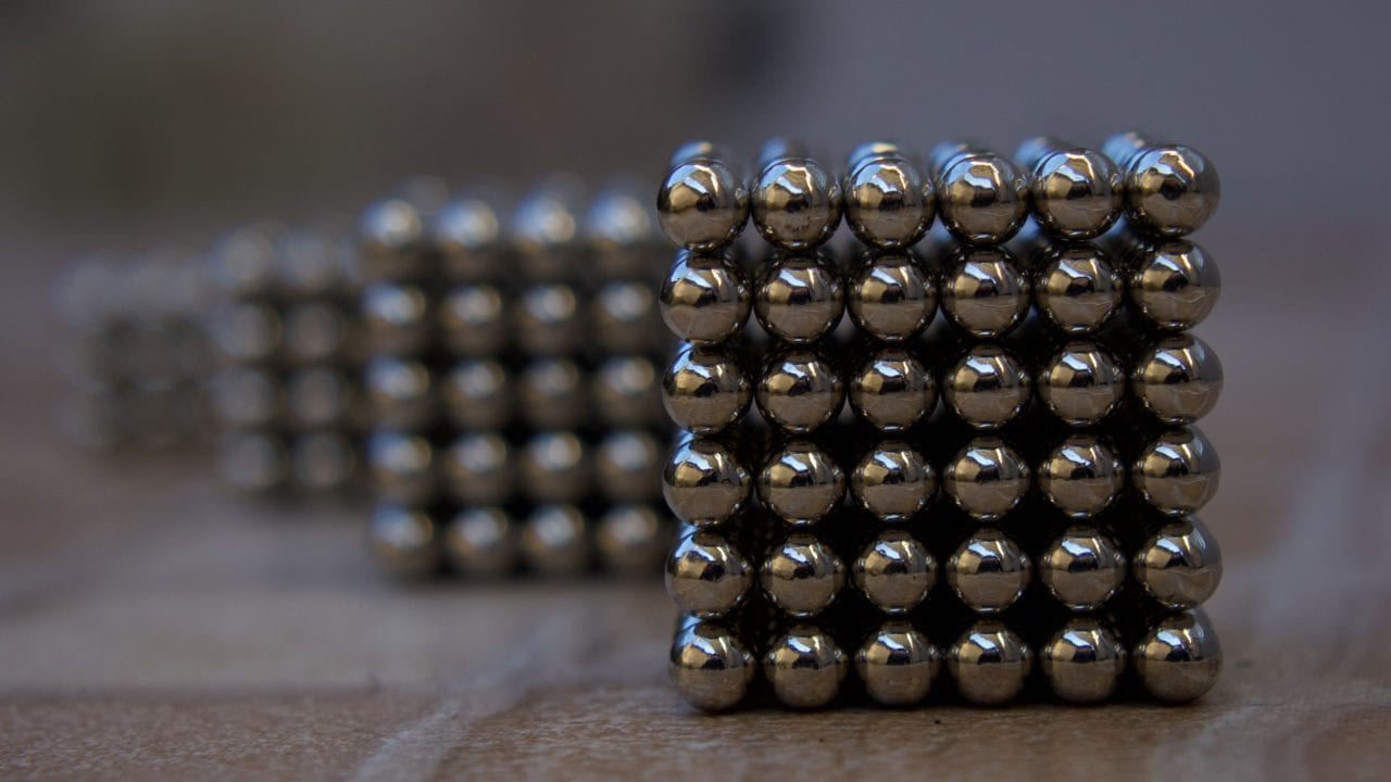  Scientists manipulate magnets at the atomic level, a breakthrough in data processing tech