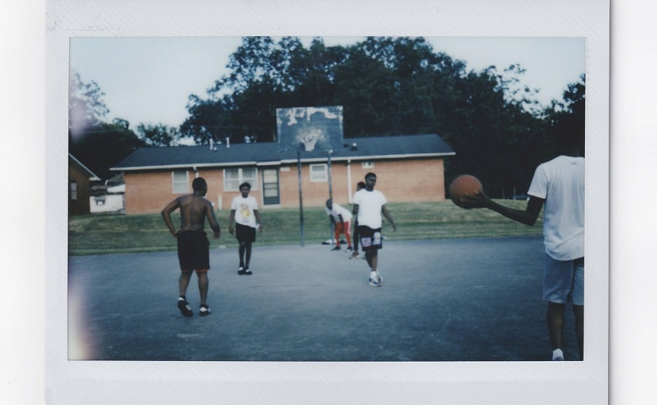 Fully in the moment, Wong used the camera to compile a visual diary — “a collective portrait of a dysfunctional family,” as she describes it. Image via AP/Wong Maye-E