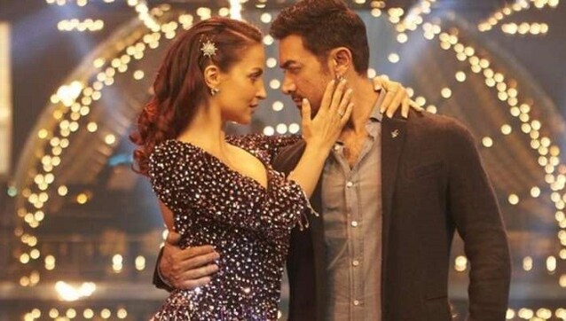 Watch: Aamir Khan, Elli AvrRam raise temperature with cabaret performance in Har Funn Maula Watch: Aamir Khan, Elli AvrRam raise temperature with cabaret performance in Har Funn Maula